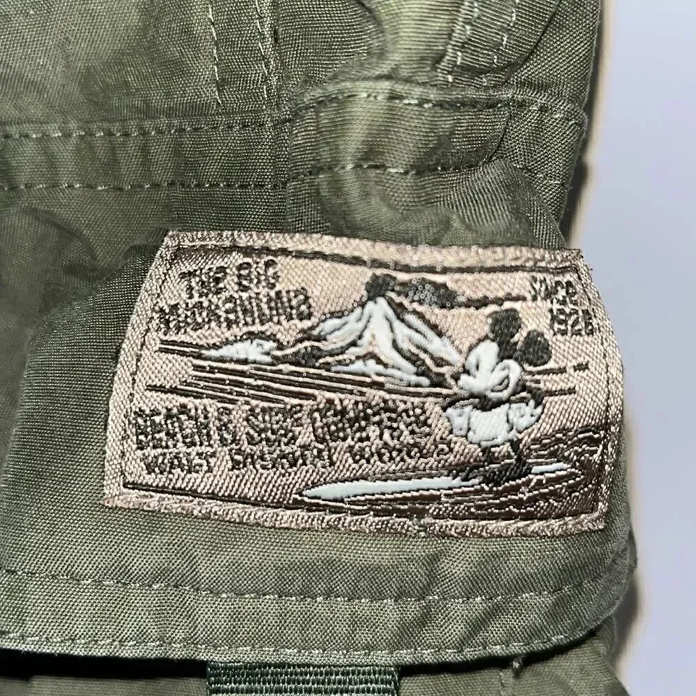 Disney Parks Rare Mickey Mouse The Big Mickahuna mesh lined Swim Cargo Shorts M